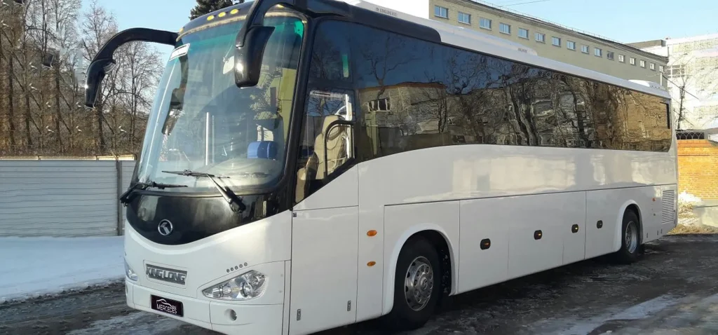 Автобус King Long белый (49 мест)