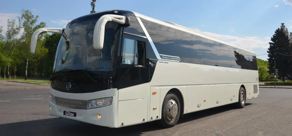 Автобус Golden Dragon белый (50 мест)