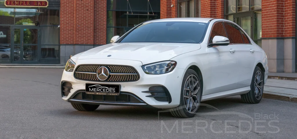 Белый седан Mercedes-Benz E213 рестайлинг