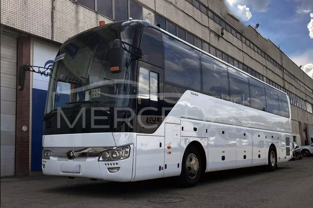 Автобус Yutong белый (53 места)