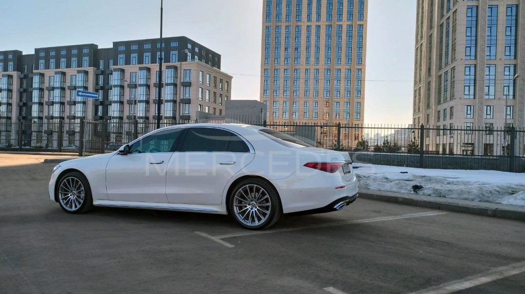 Белый Mercedes-Benz S-223