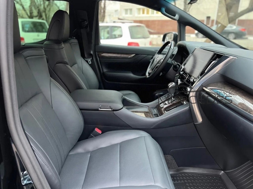 Минивэн Toyota Alphard NEW черный