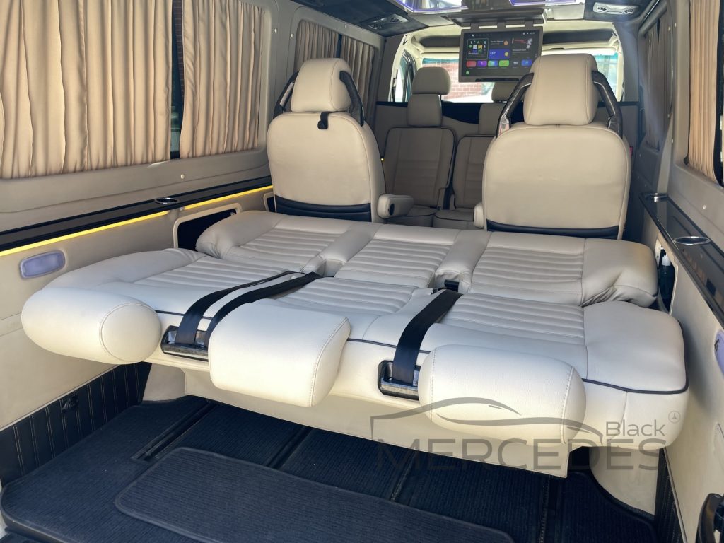 Микроавтобус Mercedes Sprinter VIP черный (10 мест)