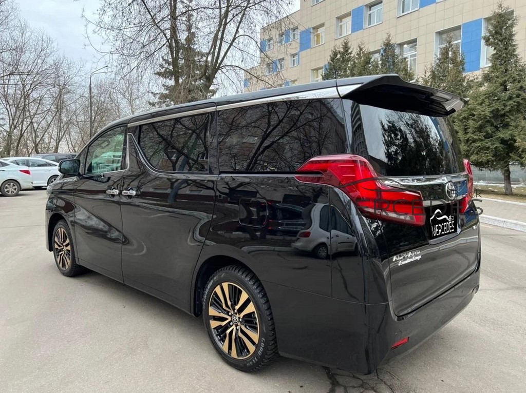 Минивэн Toyota Alphard NEW черный