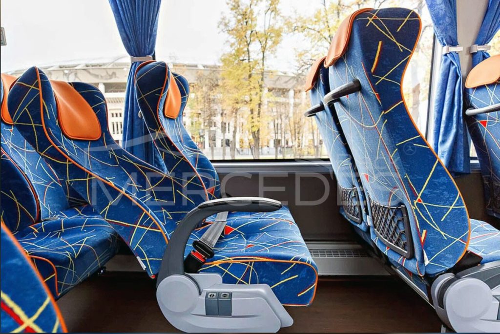 Автобус Yutong 6122 белый (53 места)