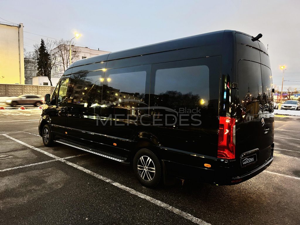 Чёрный микроавтобус Mercedes-Benz Sprinter VIP  8 мест