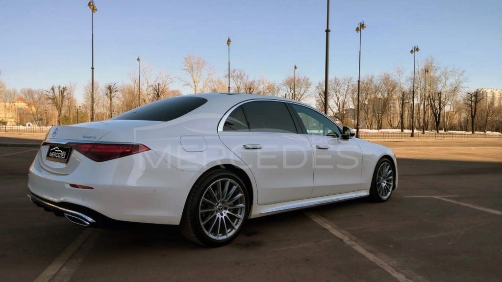Белый Mercedes-Benz S-223