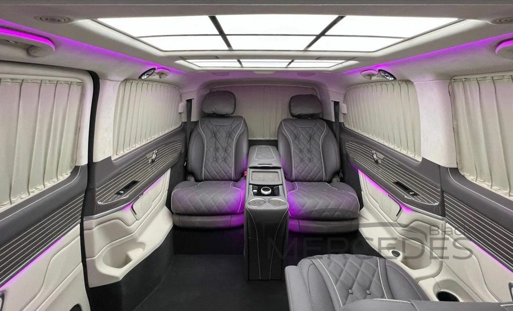Минивэн Mercedes-Benz V-класс 2021 года (перегородка, VIP кабинет)