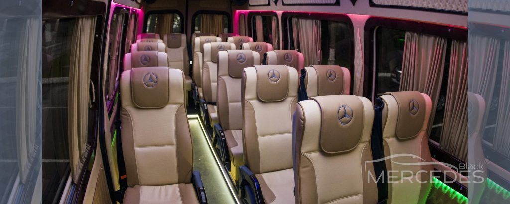 Микроавтобус Mercedes Sprinter белый
