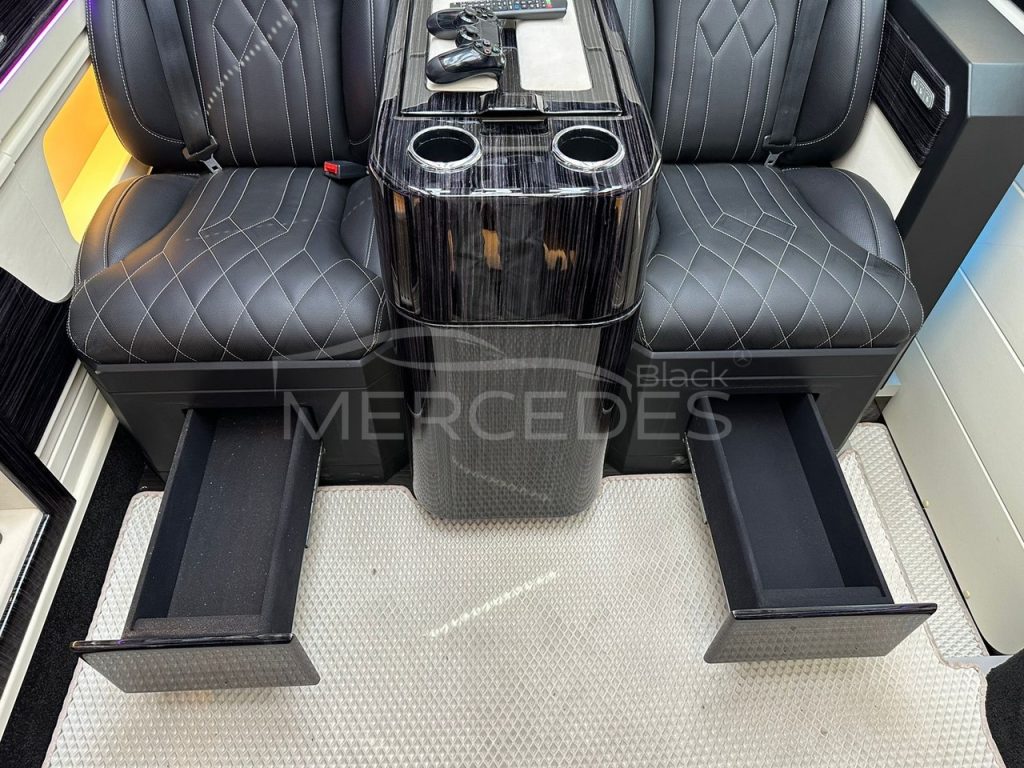 Микроавтобус Мерседес Спринтер VIP с перегородкой