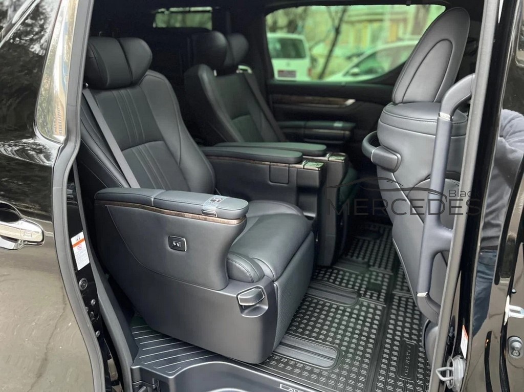 Минивэн Toyota Alphard NEW черный