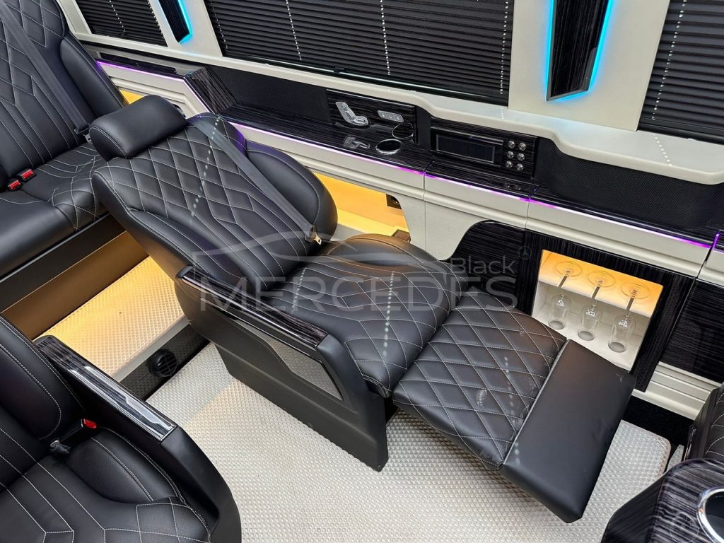 Микроавтобус Мерседес Спринтер VIP с перегородкой