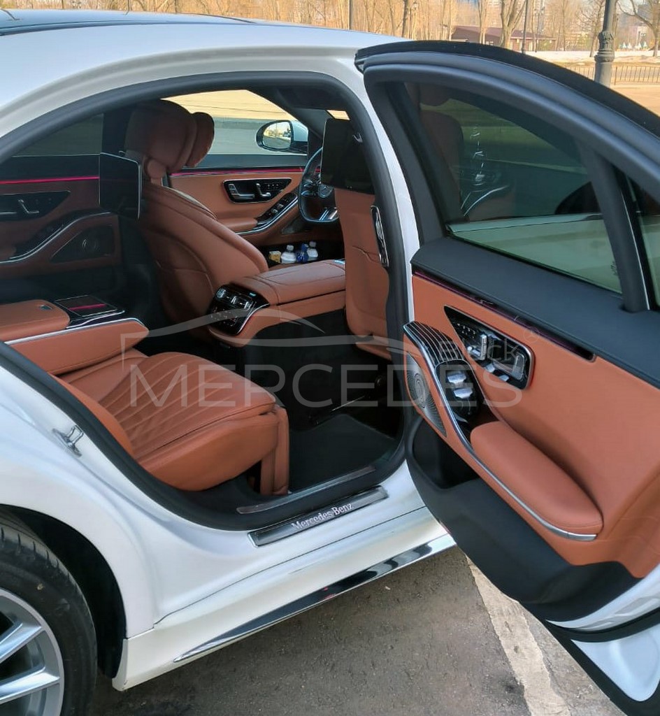 Белый Mercedes-Benz S-223