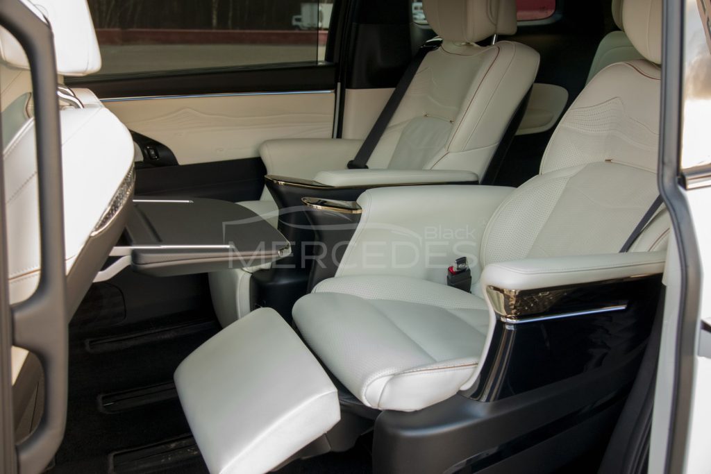 Минивэн GAC M8 белый  6 мест