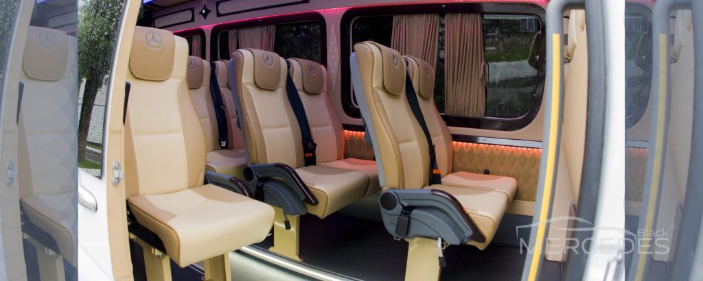 Микроавтобус Mercedes Sprinter белый