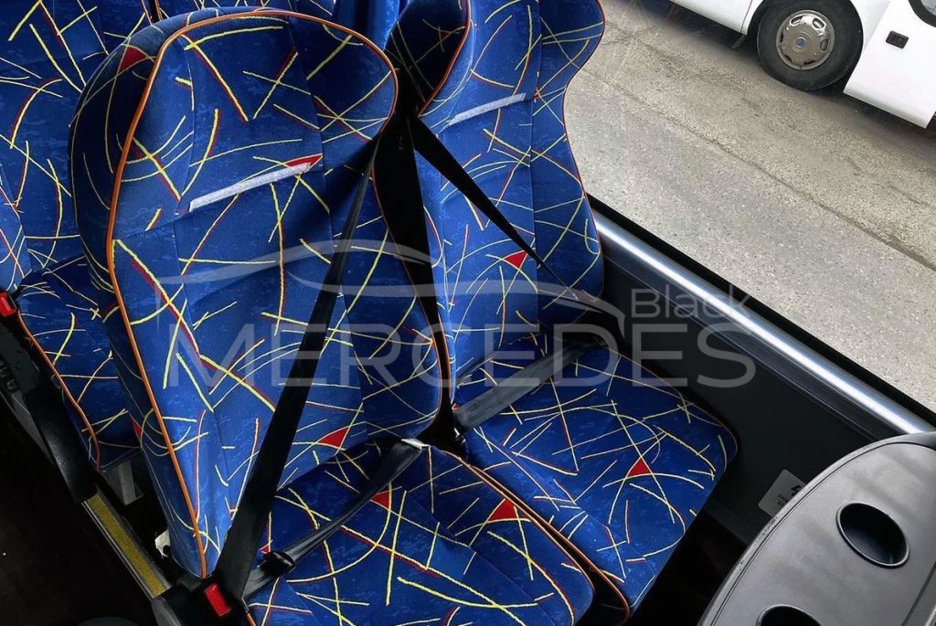 Автобус Yutong белый (53 места)