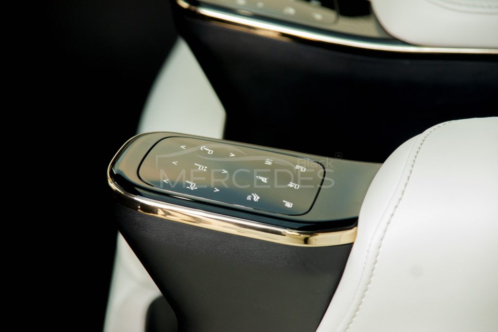 Минивэн GAC M8 белый  6 мест