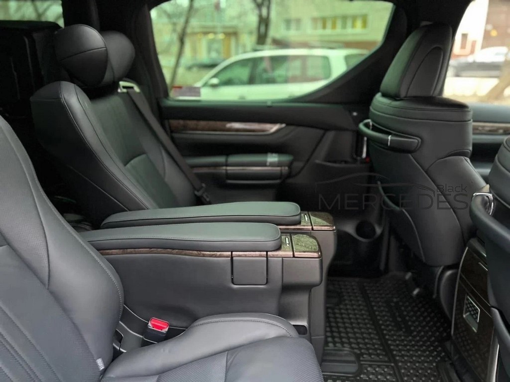 Минивэн Toyota Alphard NEW черный