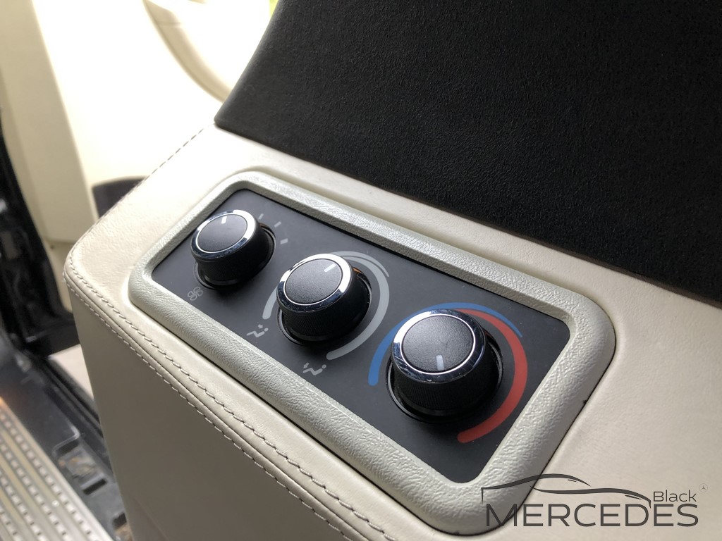 Микроавтобус Chevrolet Express (офис на колесах, VIP кабинет)