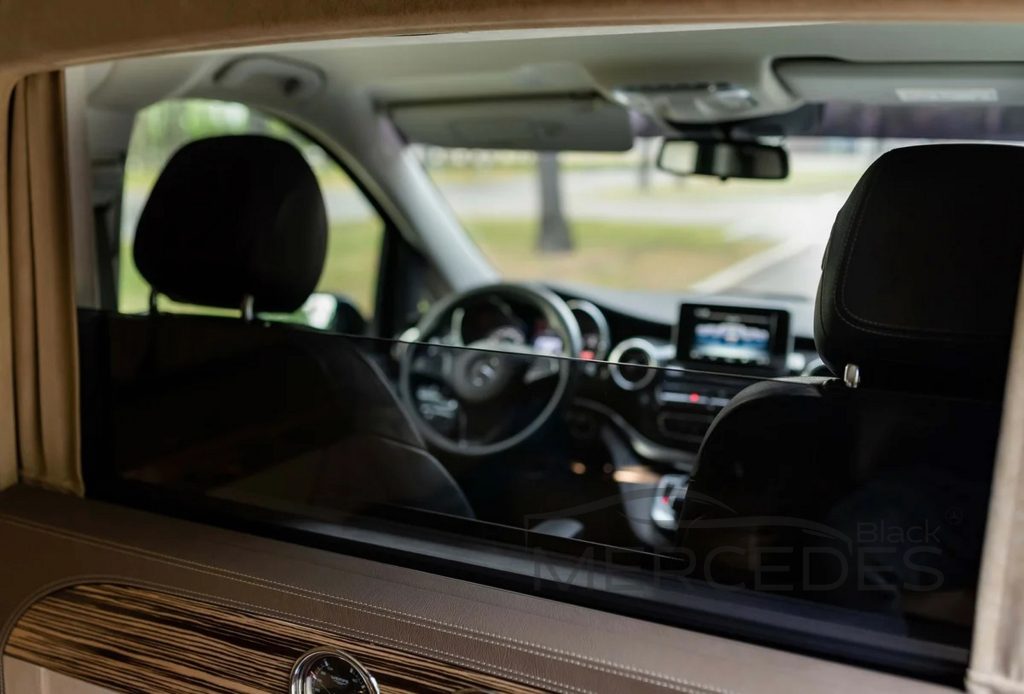 Минивэн Мерседес V-класс (с перегородкой, VIP кабинет)