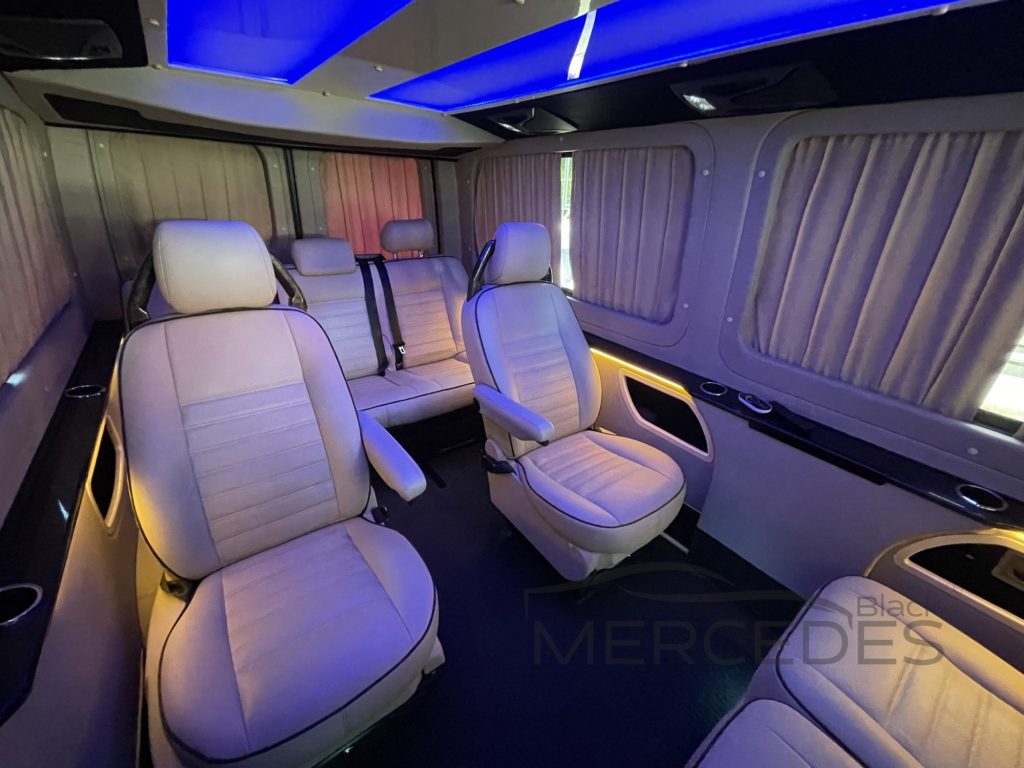 Микроавтобус Mercedes Sprinter VIP черный (10 мест)