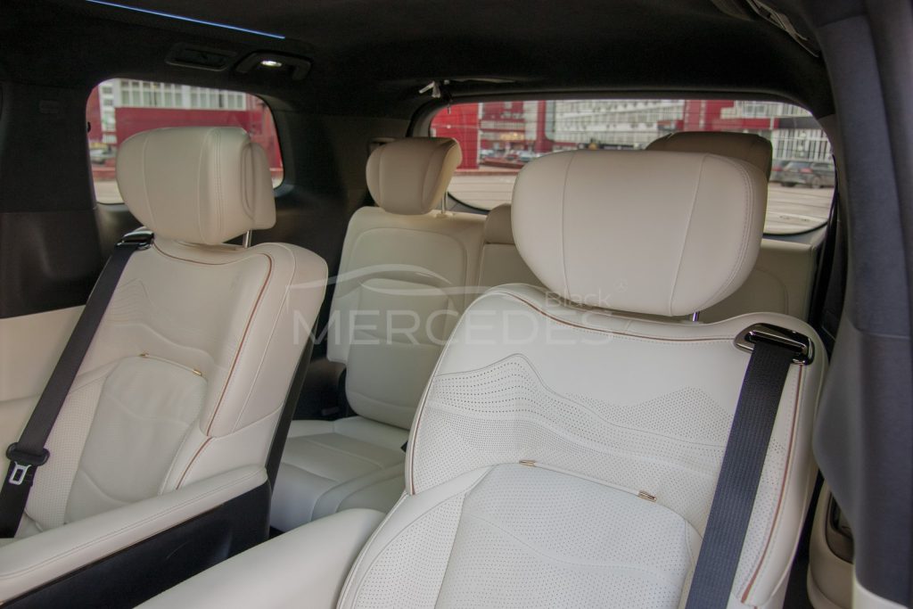 Минивэн GAC M8 белый  6 мест