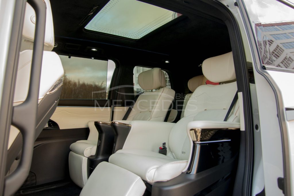 Минивэн GAC M8 белый  6 мест