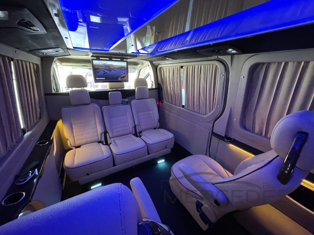 Микроавтобус Mercedes Sprinter VIP черный (10 мест)