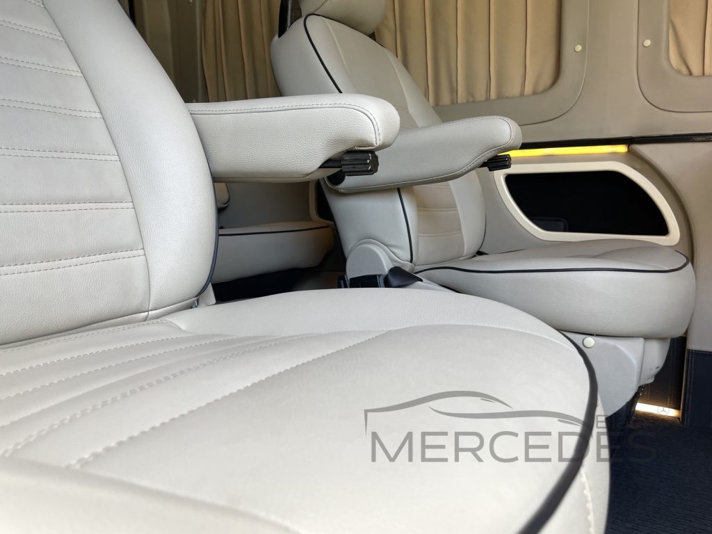 Микроавтобус Mercedes Sprinter VIP черный (10 мест)