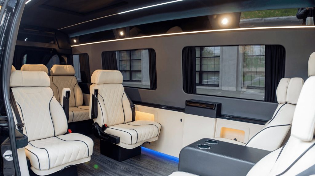 Микроавтобус Mercedes-Benz Sprinter 907-й кузов (VIP салон, кабинет)