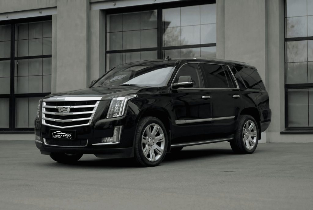 Джип Cadillac Escalade IV VIP кабинет с перегородкой