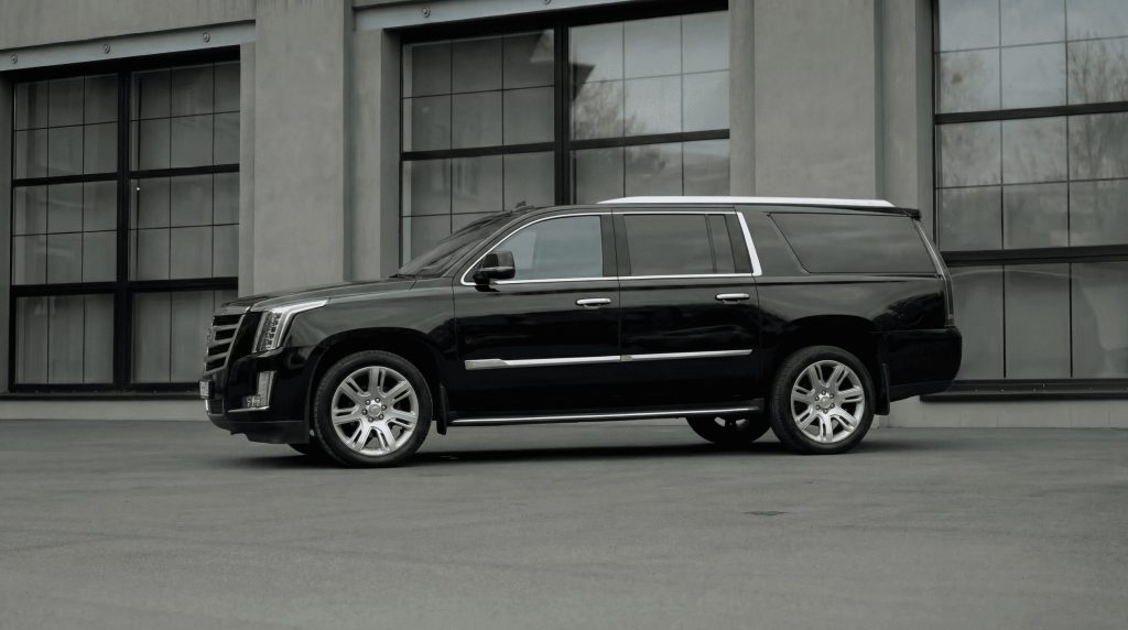 Джип Cadillac Escalade IV VIP кабинет с перегородкой