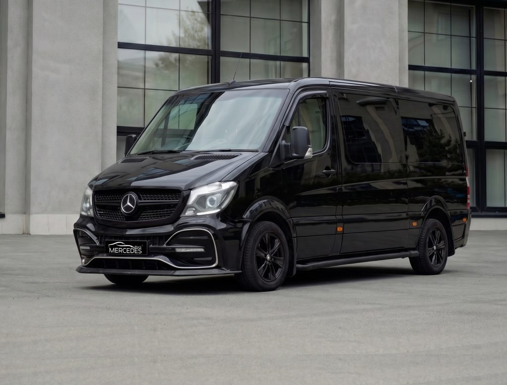 Микроавтобус Mercedes Sprinter VIP черный (10 мест)