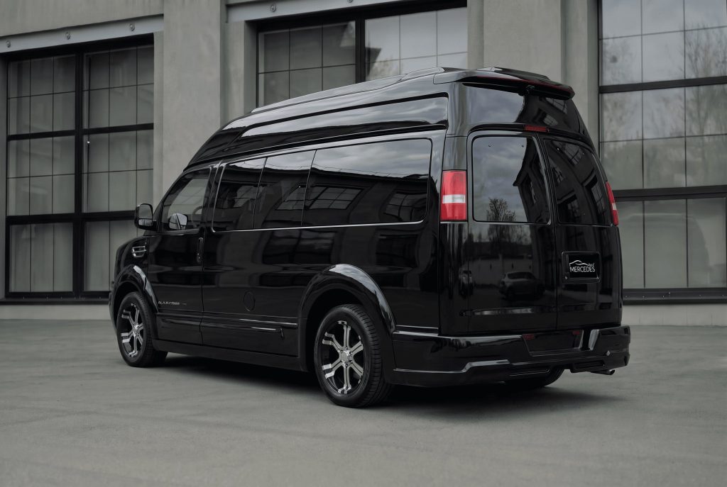 Микроавтобус Chevrolet Express (офис на колесах, VIP кабинет)