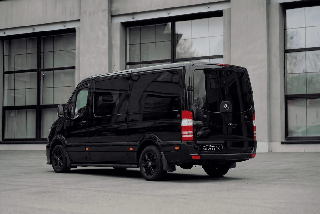 Микроавтобус Mercedes Sprinter VIP черный (10 мест)