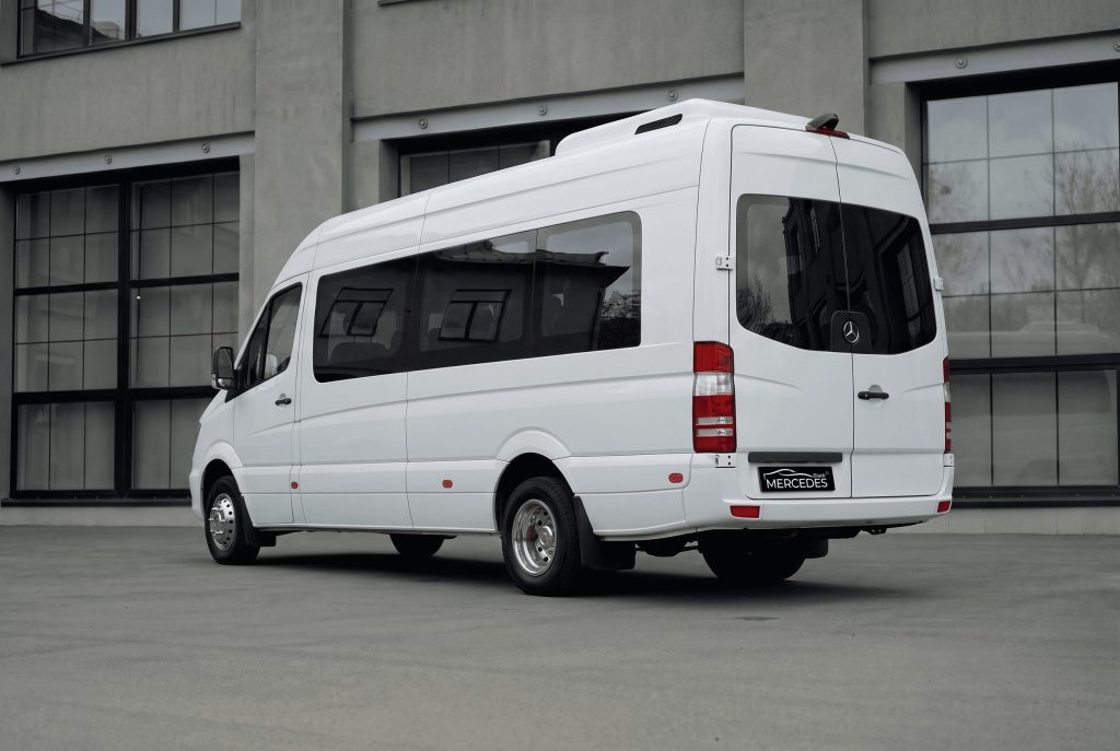 Микроавтобус Mercedes-Benz Sprinter белый