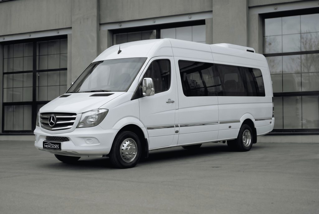 Микроавтобус Mercedes-Benz Sprinter белый