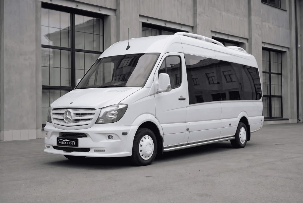 Микроавтобус Mercedes Sprinter белый