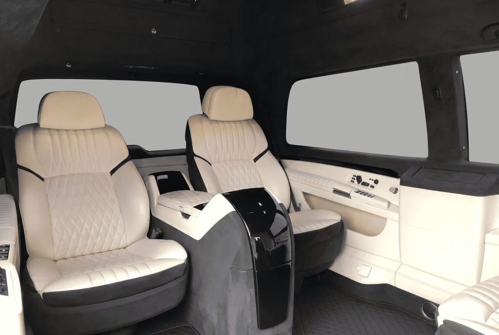 Микроавтобус Chevrolet Express (офис на колесах, VIP кабинет)