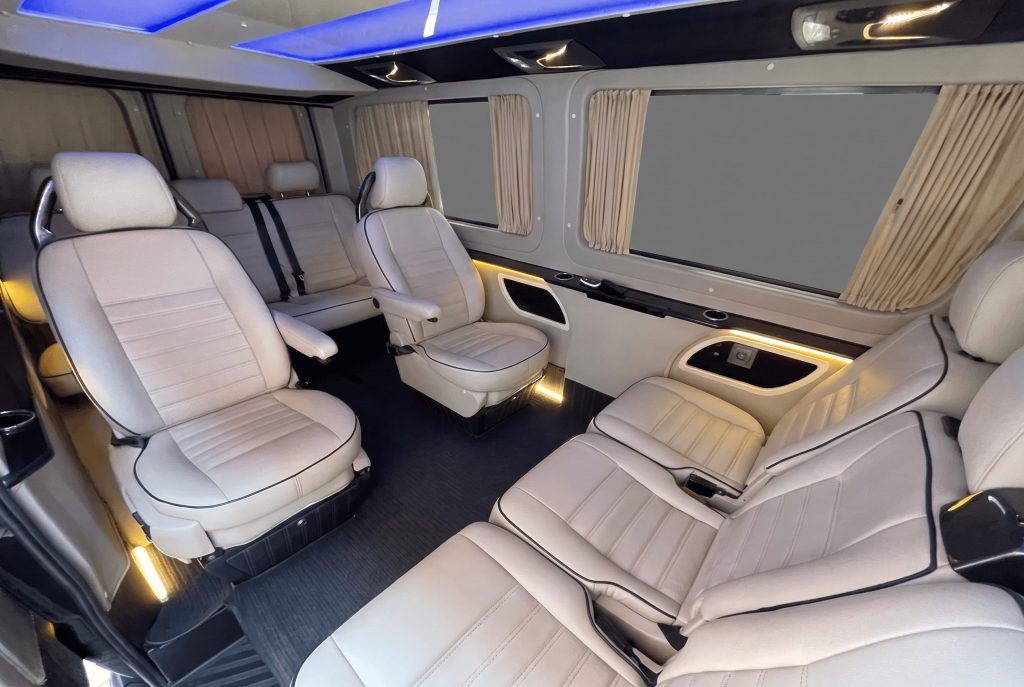 Микроавтобус Mercedes Sprinter VIP черный (10 мест)