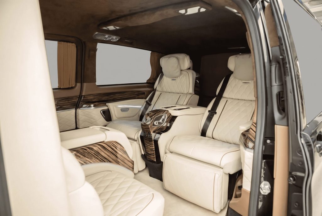 Минивэн Mercedes-Benz V-класс 2023 года (перегородка, VIP кабинет)