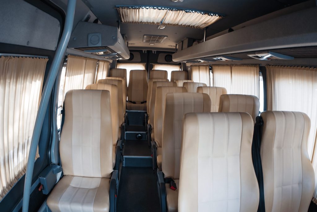 Микроавтобус Mercedes-Benz Sprinter белый