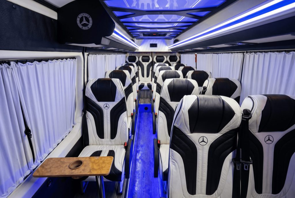 Микроавтобус Mercedes Sprinter 907 кузов