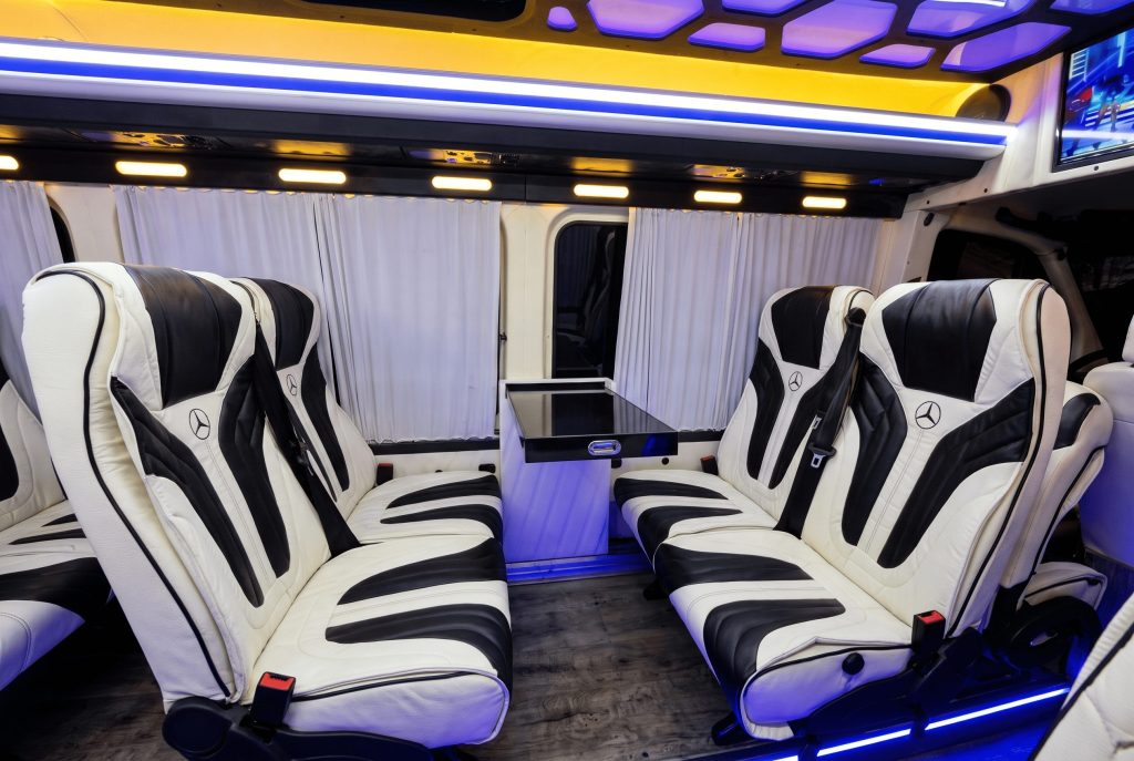 Микроавтобус Mercedes Sprinter 907 кузов