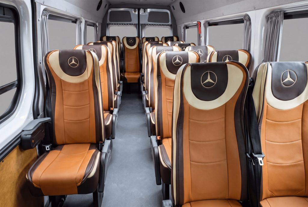 Микроавтобус Mercedes Sprinter белый