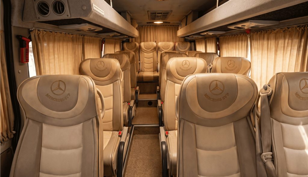 Микроавтобус Mercedes Sprinter белый
